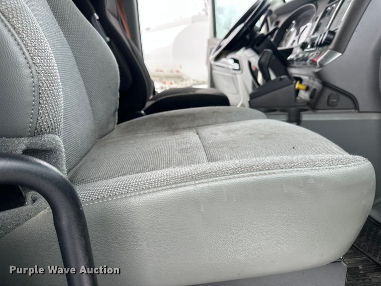 image for item FK1555 2016 Kenworth T880 semi truck