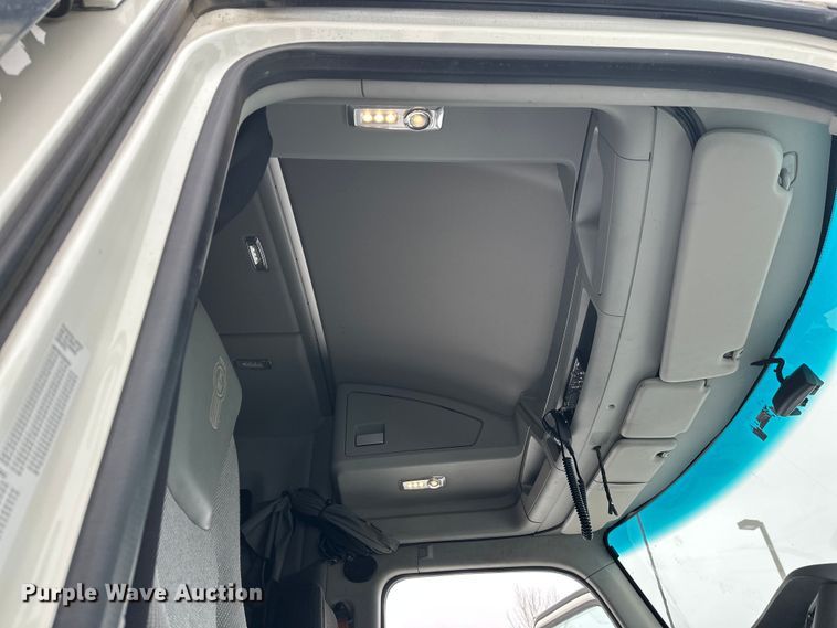 image for item FK1555 2016 Kenworth T880 semi truck