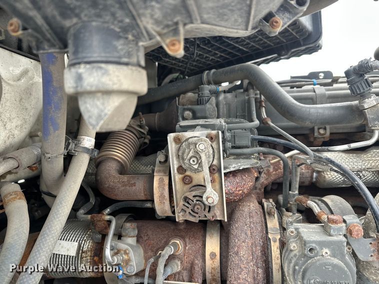 image for item FK1555 2016 Kenworth T880 semi truck