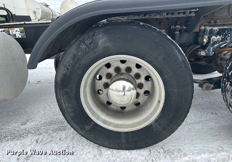 image for item FK1555 2016 Kenworth T880 semi truck