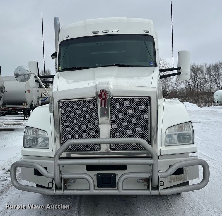 image for item FK1560 2016 Kenworth T880 semi truck