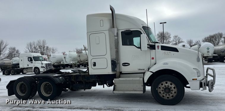 image for item FK1560 2016 Kenworth T880 semi truck