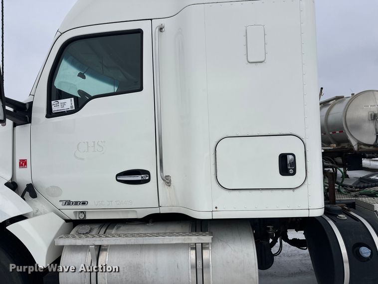 image for item FK1560 2016 Kenworth T880 semi truck