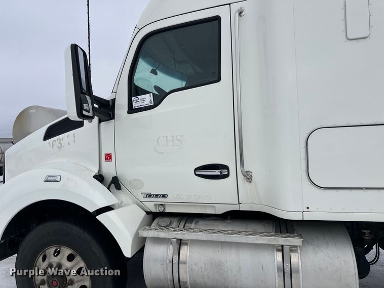image for item FK1560 2016 Kenworth T880 semi truck
