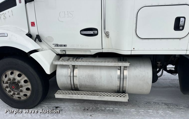 image for item FK1560 2016 Kenworth T880 semi truck
