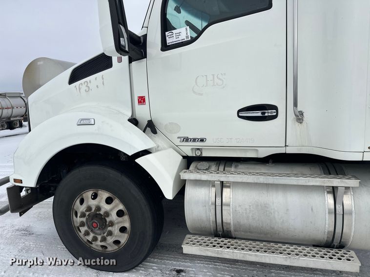 image for item FK1560 2016 Kenworth T880 semi truck