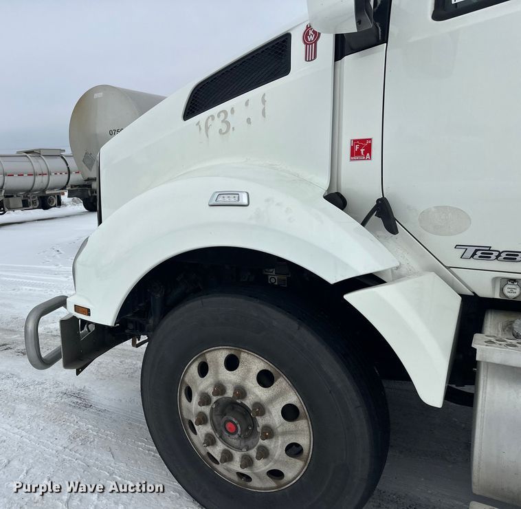 image for item FK1560 2016 Kenworth T880 semi truck