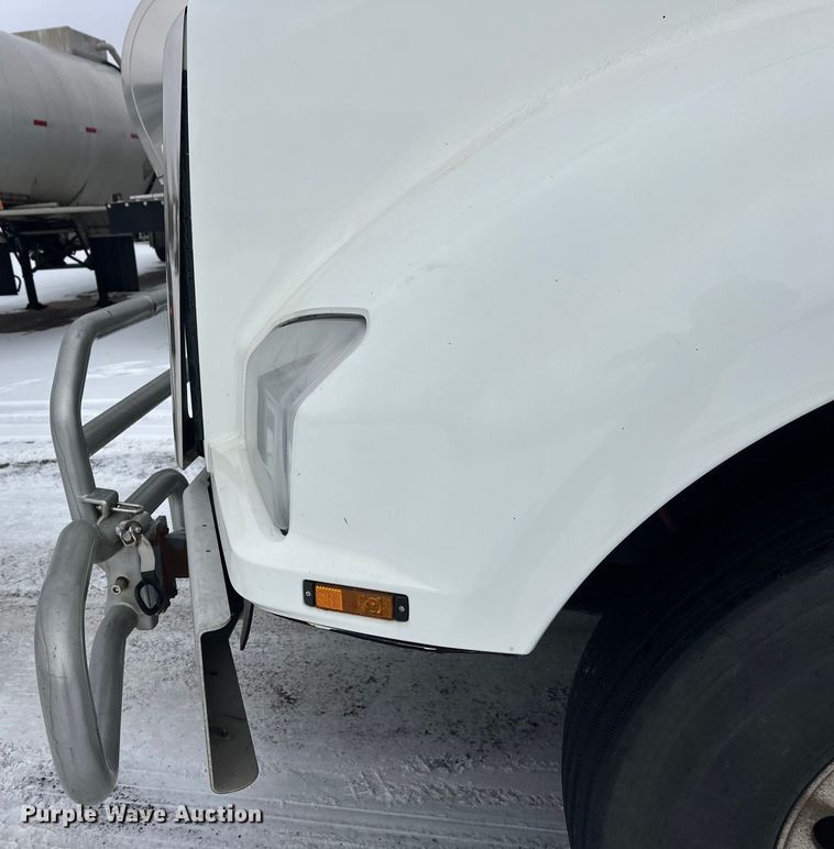 image for item FK1560 2016 Kenworth T880 semi truck