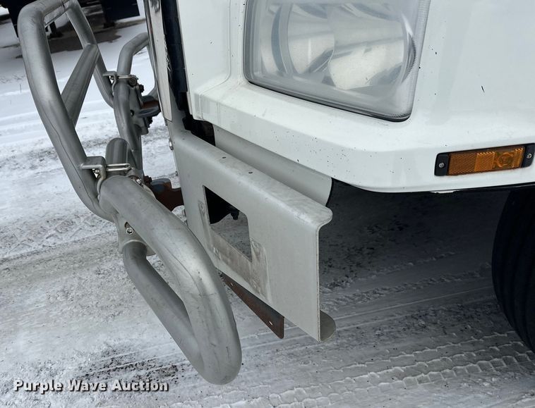 image for item FK1560 2016 Kenworth T880 semi truck