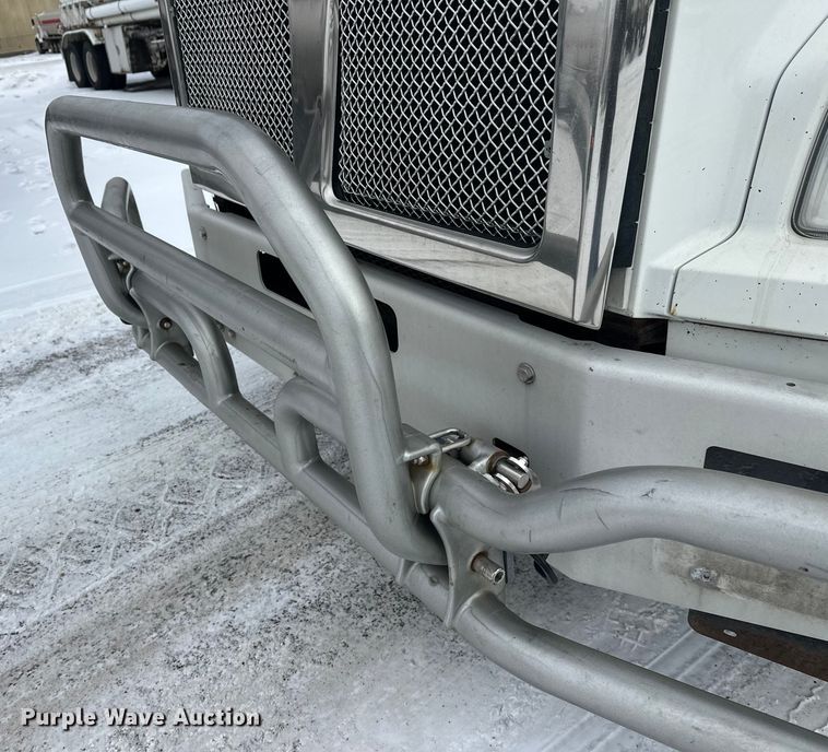 image for item FK1560 2016 Kenworth T880 semi truck