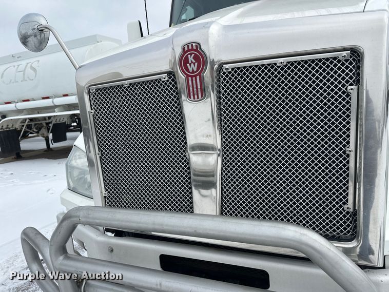 image for item FK1560 2016 Kenworth T880 semi truck