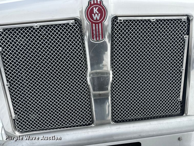 image for item FK1560 2016 Kenworth T880 semi truck