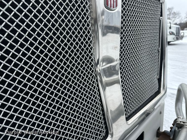 image for item FK1560 2016 Kenworth T880 semi truck