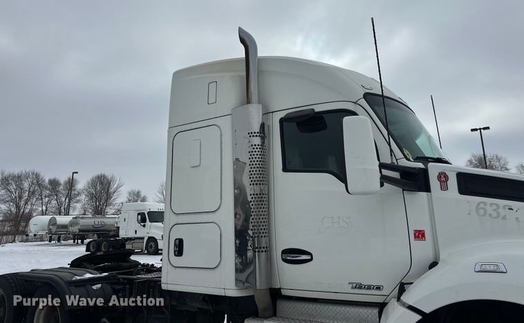 image for item FK1560 2016 Kenworth T880 semi truck