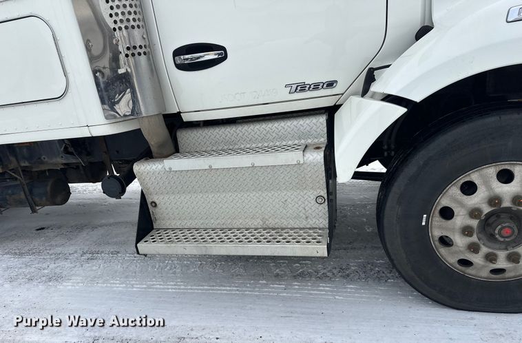 image for item FK1560 2016 Kenworth T880 semi truck