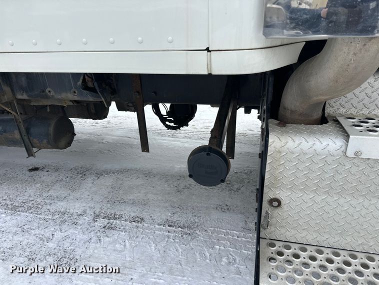 image for item FK1560 2016 Kenworth T880 semi truck