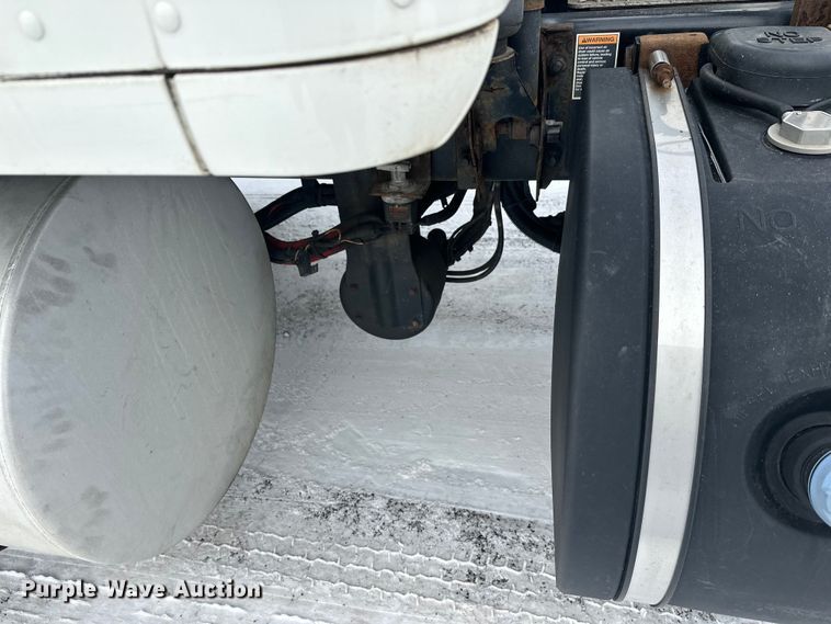 image for item FK1560 2016 Kenworth T880 semi truck