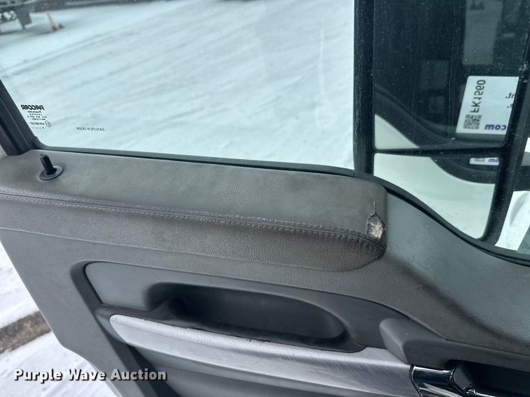 image for item FK1560 2016 Kenworth T880 semi truck