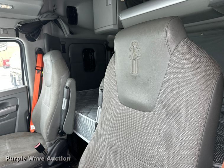 image for item FK1560 2016 Kenworth T880 semi truck