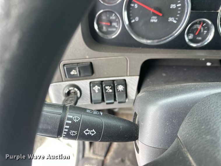 image for item FK1560 2016 Kenworth T880 semi truck