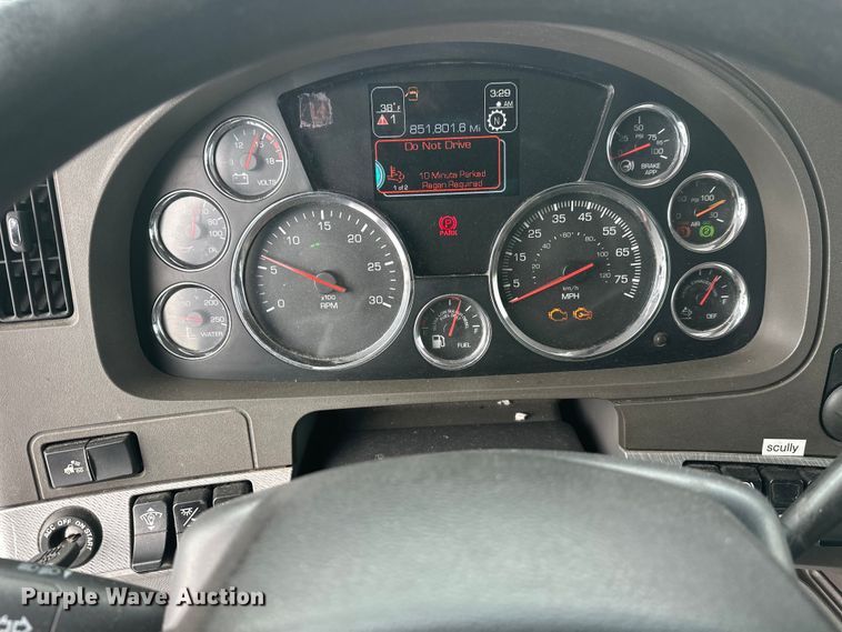 image for item FK1560 2016 Kenworth T880 semi truck