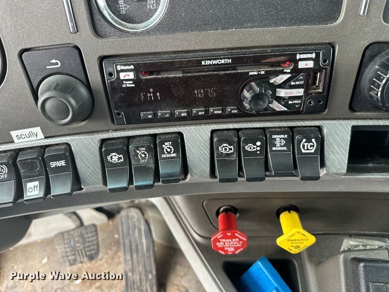 image for item FK1560 2016 Kenworth T880 semi truck