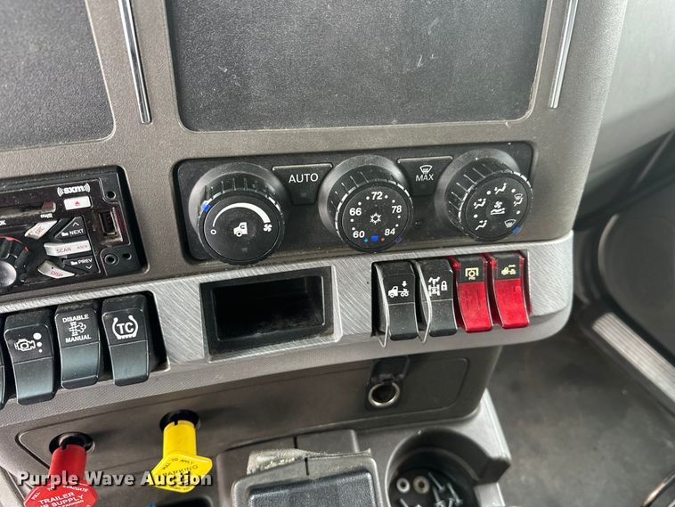 image for item FK1560 2016 Kenworth T880 semi truck
