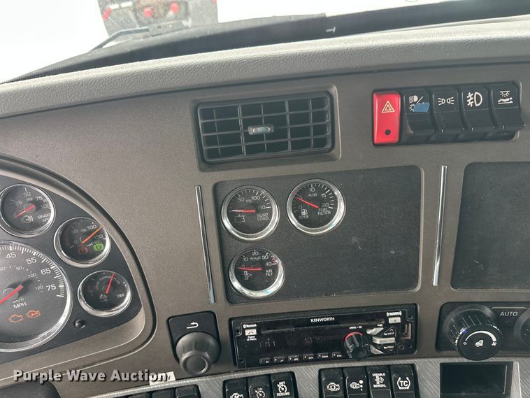 image for item FK1560 2016 Kenworth T880 semi truck