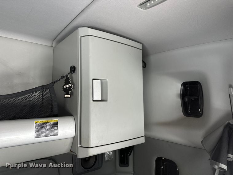 image for item FK1560 2016 Kenworth T880 semi truck