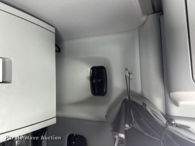 image for item FK1560 2016 Kenworth T880 semi truck