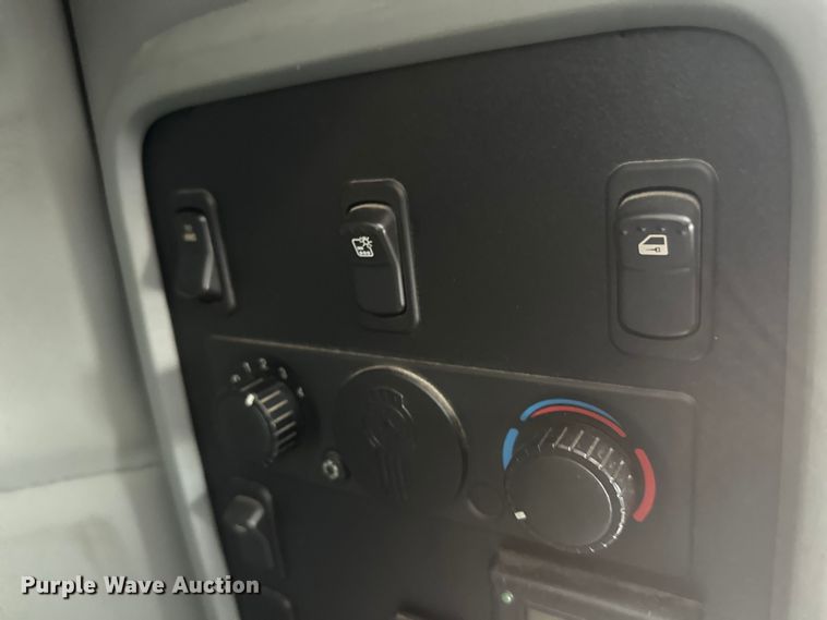 image for item FK1560 2016 Kenworth T880 semi truck