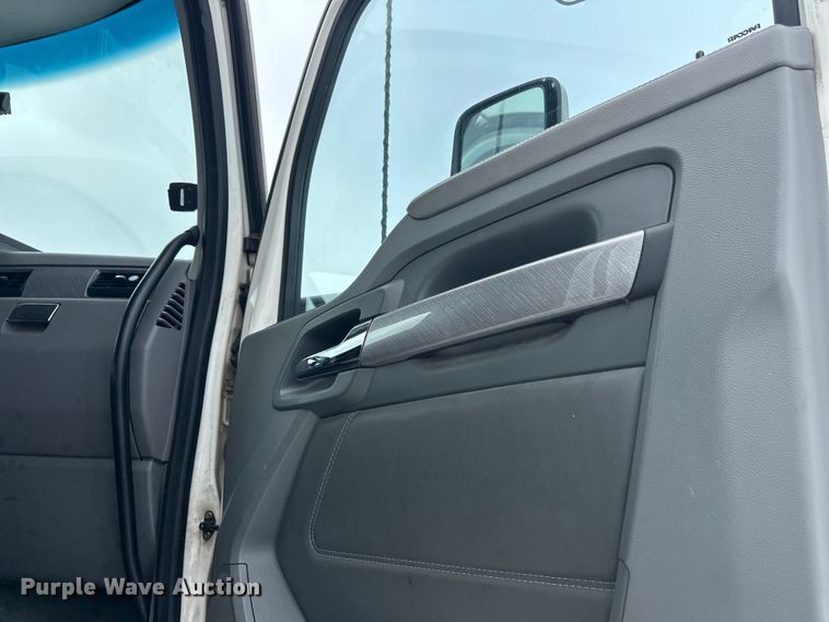 image for item FK1560 2016 Kenworth T880 semi truck