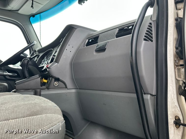 image for item FK1560 2016 Kenworth T880 semi truck