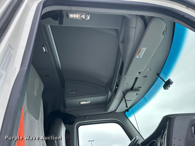 image for item FK1560 2016 Kenworth T880 semi truck