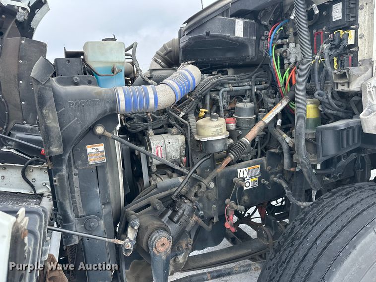 image for item FK1560 2016 Kenworth T880 semi truck