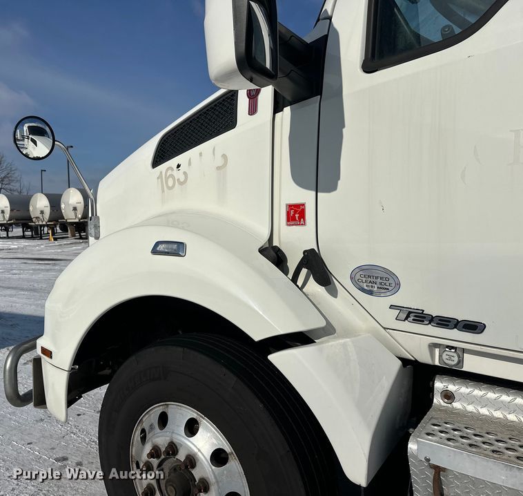 image for item FK1563 2016 Kenworth T880 semi truck