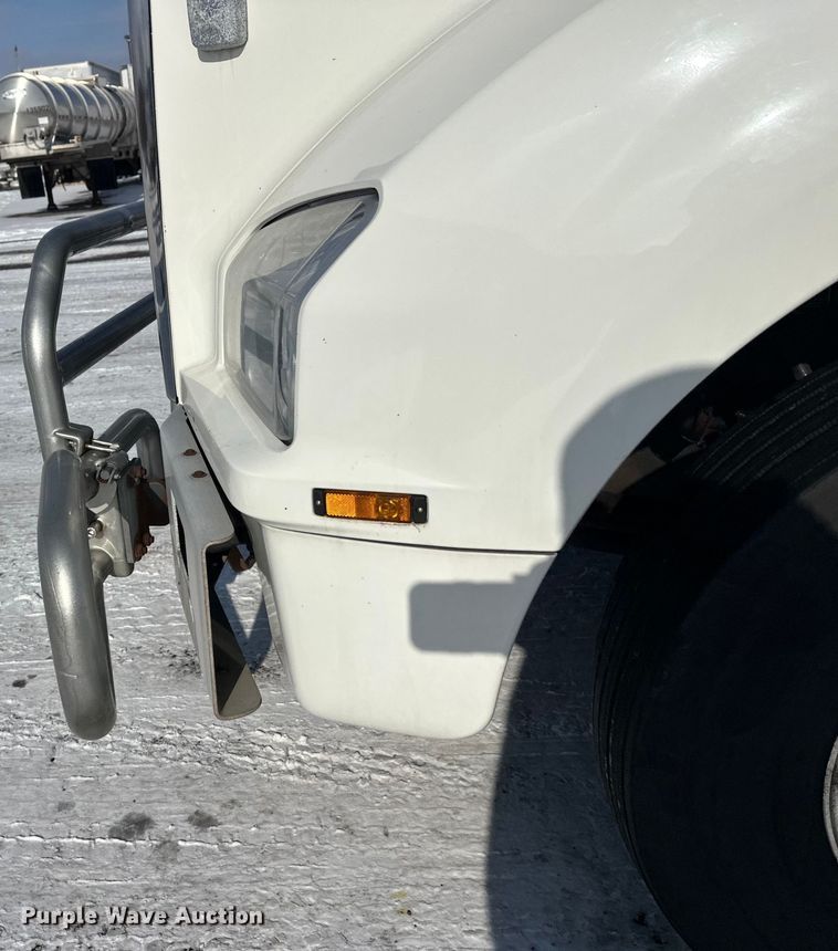 image for item FK1563 2016 Kenworth T880 semi truck