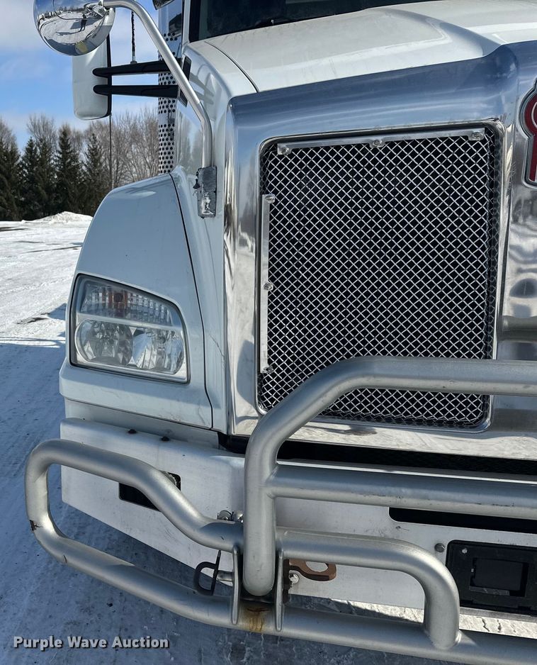 image for item FK1563 2016 Kenworth T880 semi truck