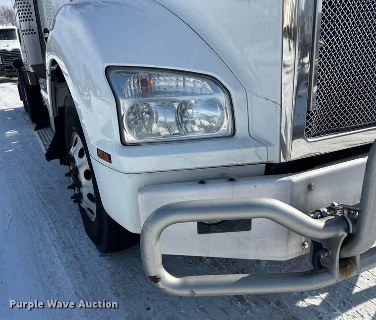 image for item FK1563 2016 Kenworth T880 semi truck