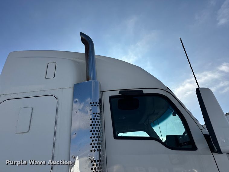 image for item FK1563 2016 Kenworth T880 semi truck