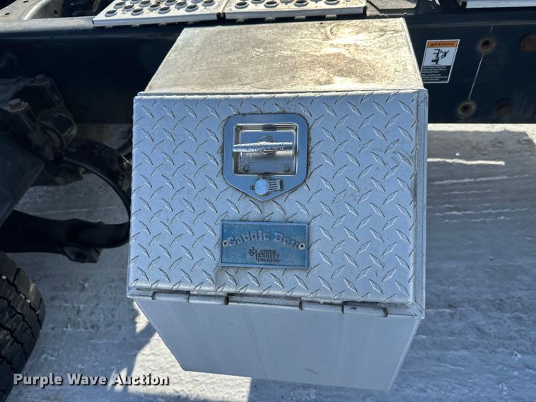 image for item FK1563 2016 Kenworth T880 semi truck