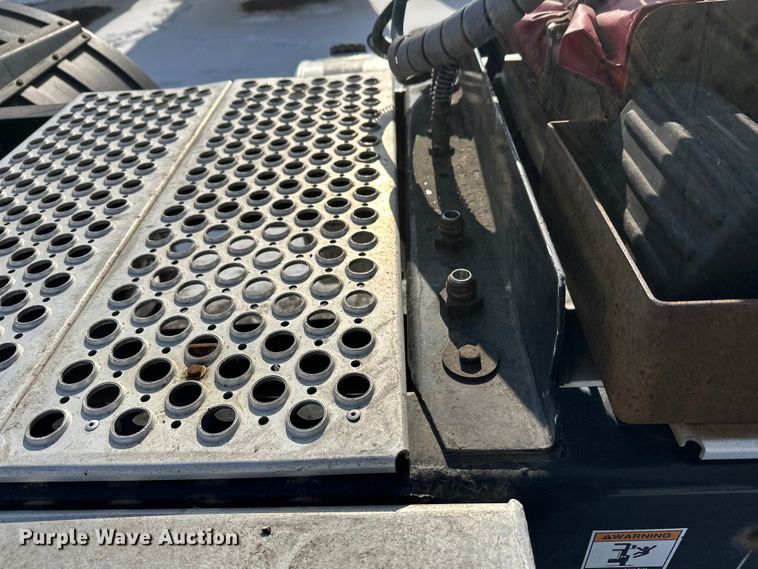 image for item FK1563 2016 Kenworth T880 semi truck