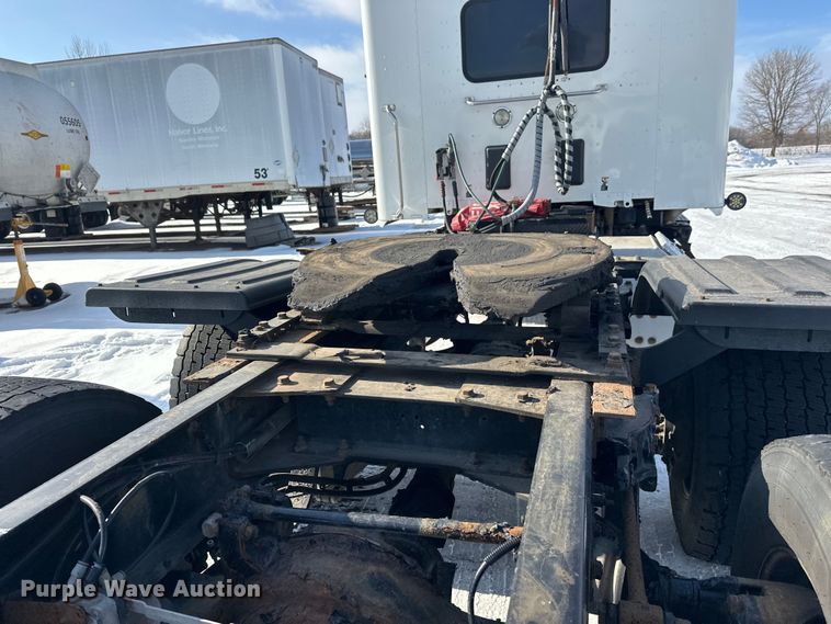 image for item FK1563 2016 Kenworth T880 semi truck