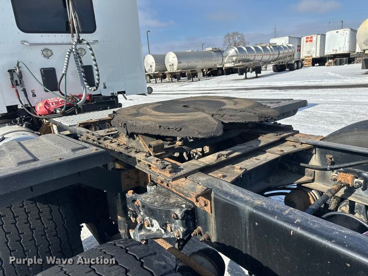 image for item FK1563 2016 Kenworth T880 semi truck