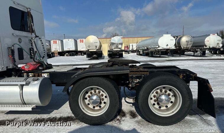 image for item FK1563 2016 Kenworth T880 semi truck