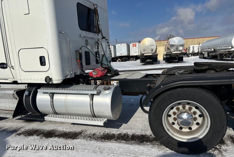 image for item FK1563 2016 Kenworth T880 semi truck