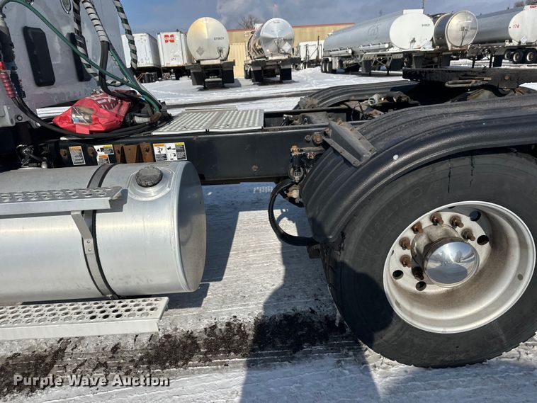 image for item FK1563 2016 Kenworth T880 semi truck