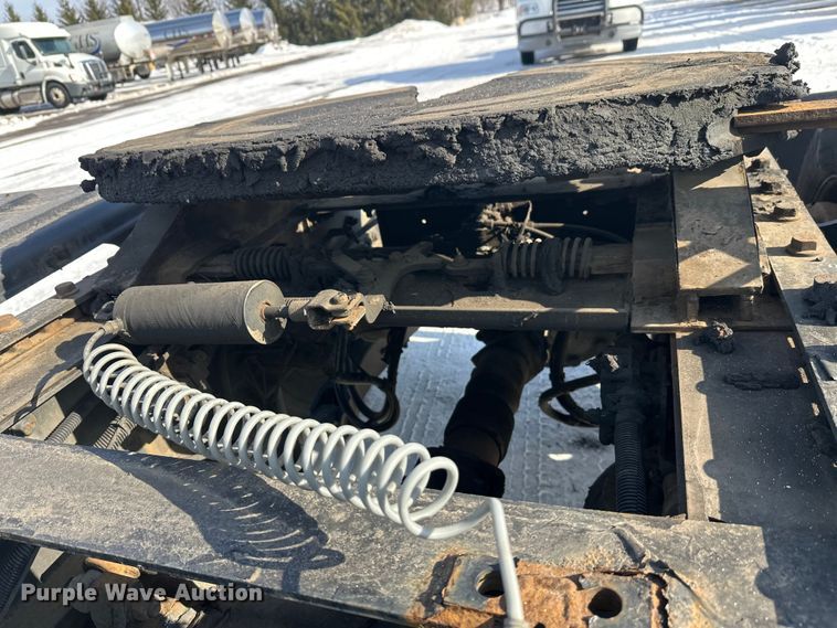 image for item FK1563 2016 Kenworth T880 semi truck