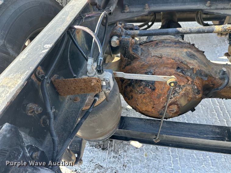 image for item FK1563 2016 Kenworth T880 semi truck