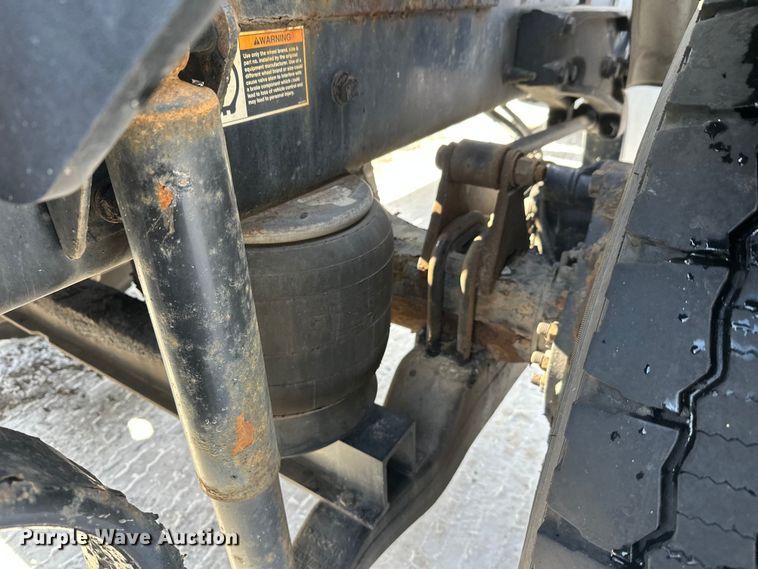 image for item FK1563 2016 Kenworth T880 semi truck